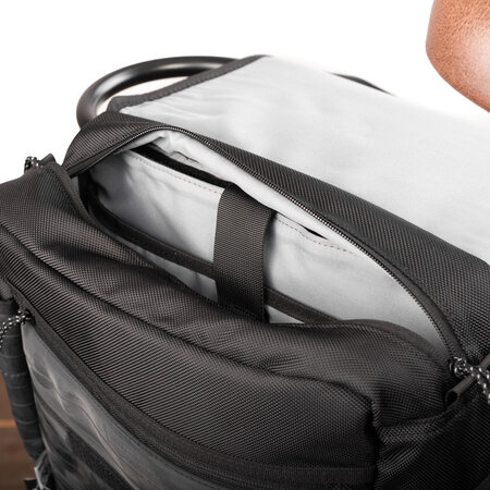 Shad Revive Messenger Bag 8L Zwart