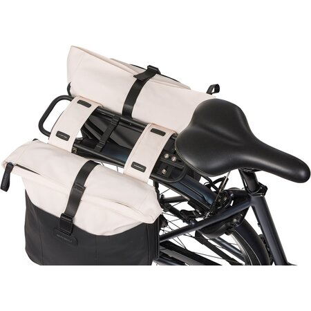 Basil Dubbele Fietstas Vive 28-35L Wit/Zwart