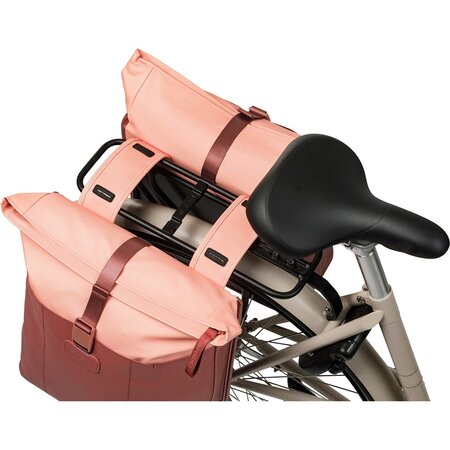 Basil Dubbele Fietstas Vive 28-35L Bordeaux/Roze