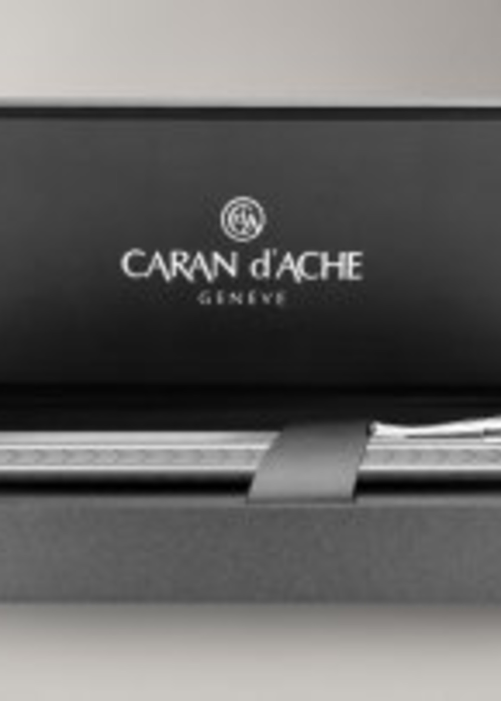 Caran d'Ache Ecridor Chevron Füllfeder, silber, Stahlfeder F