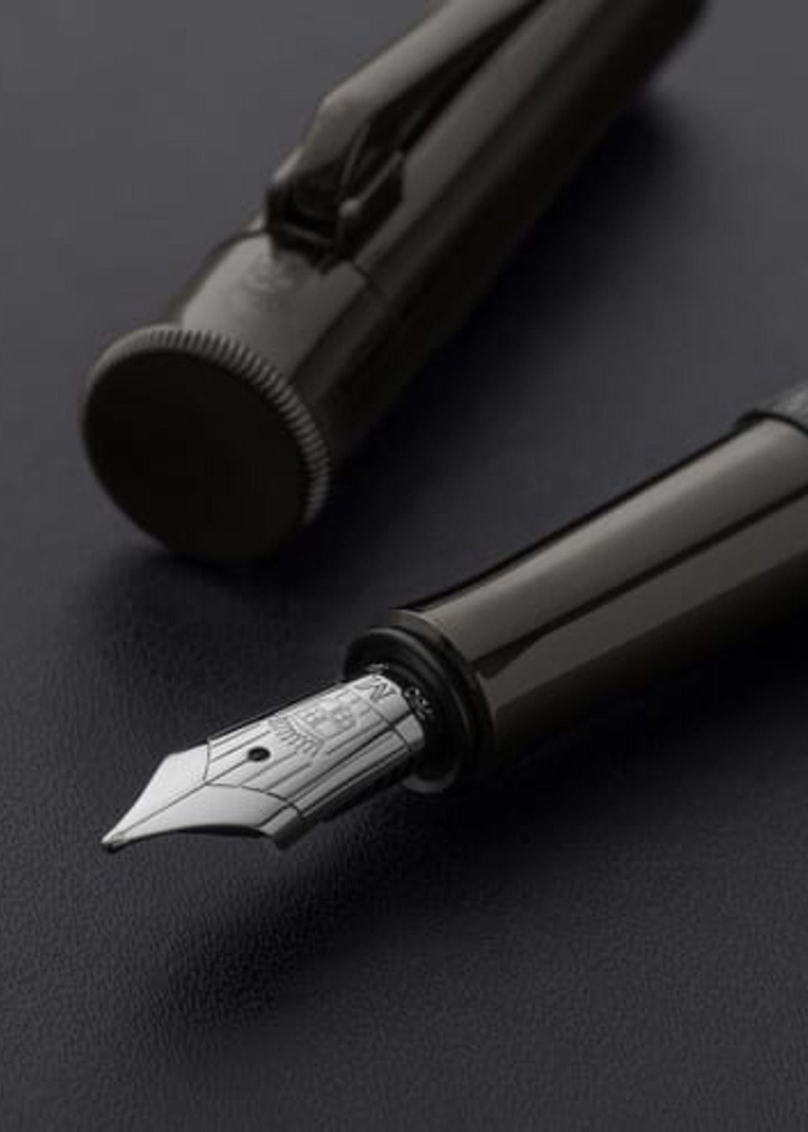 Graf von Faber-Castell FÜLLFEDER GUILLOCHE BLACK EDITION M