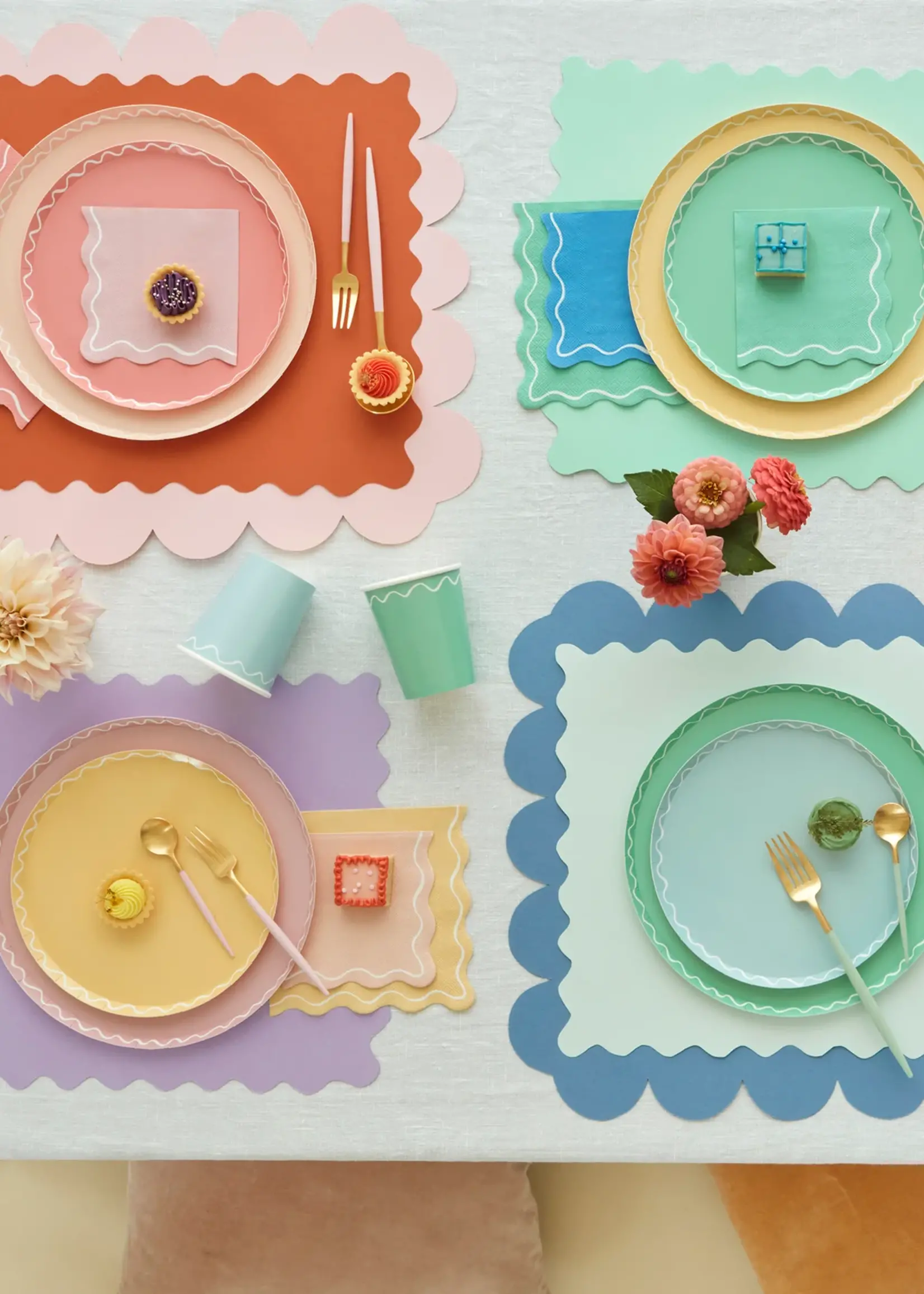 Meri Meri Mixed Wavy Line Dinner Plates