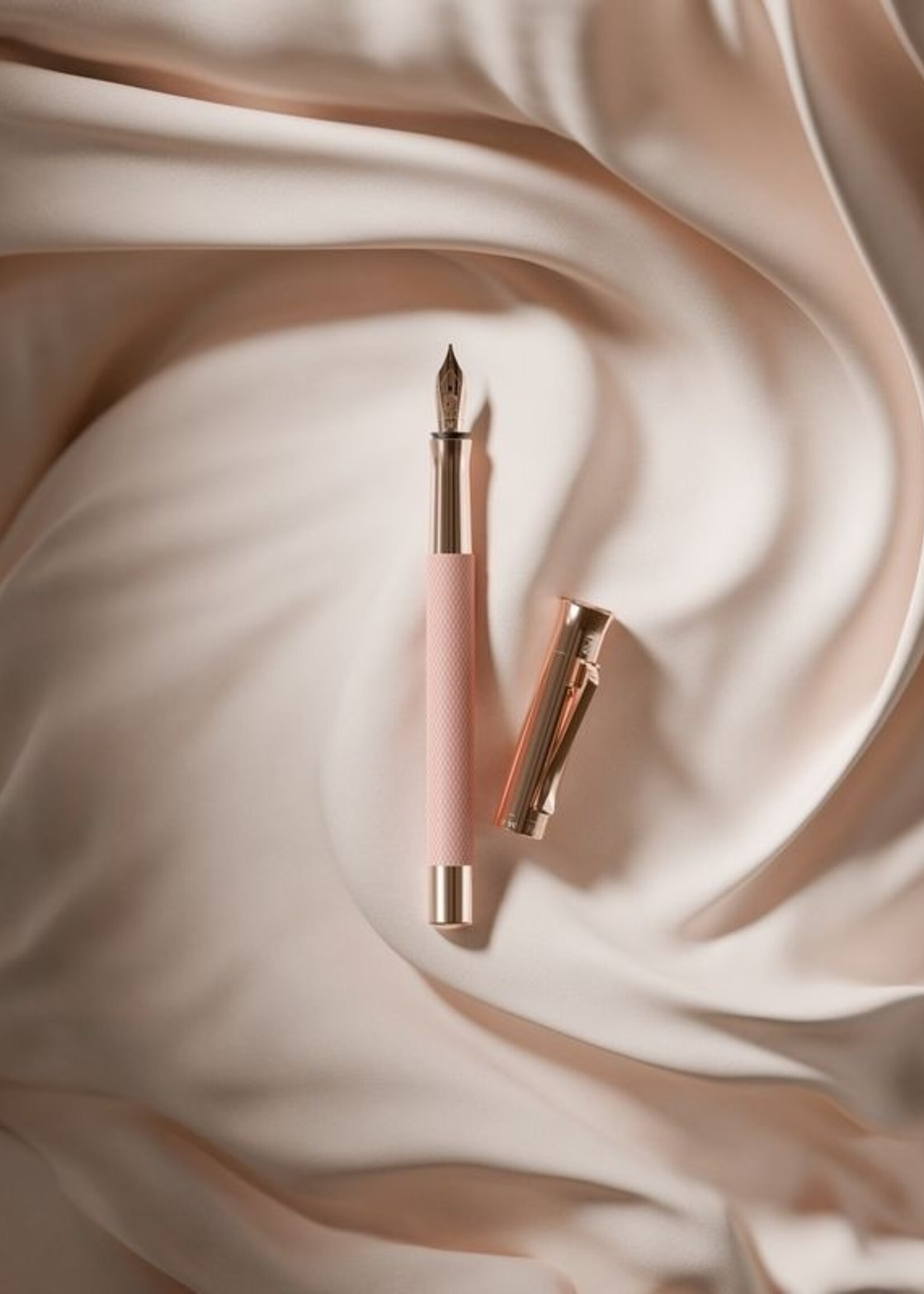 Graf von Faber-Castell Füller Guilloche rose blush M