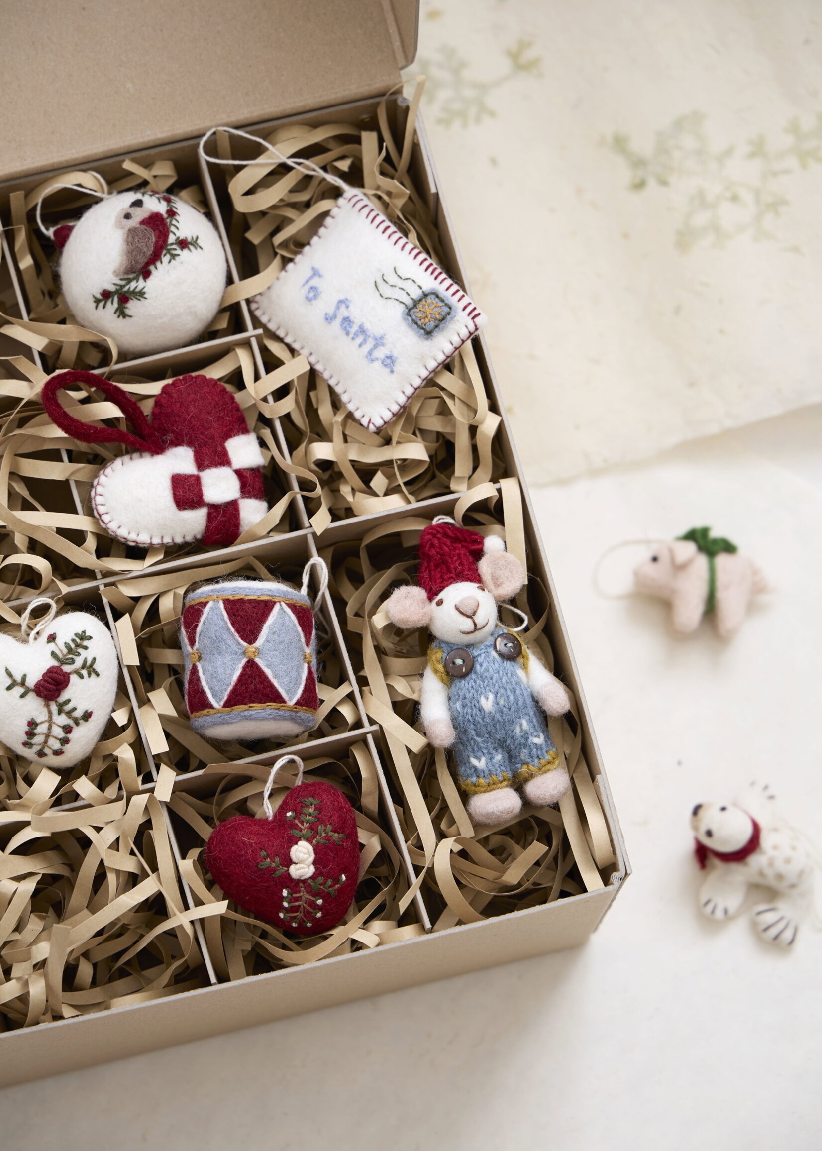 Gry & Sif Gry & Sif Weihnachtskugel weiß mit Vogel, 6 cm