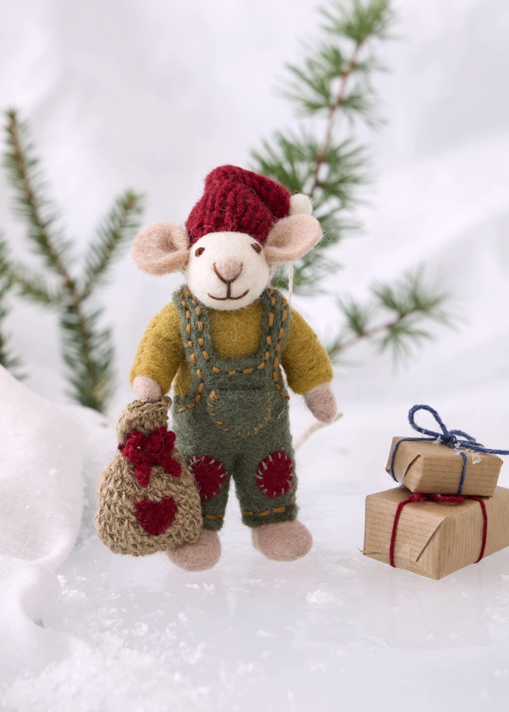 Gry & Sif Small White Boy Mouse w/Gift