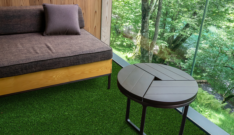 Kunstgras op je balkon: groen en comfortabel buitenleven 