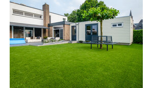 Kunstgras voor schaduwrijke en zonnige tuinen