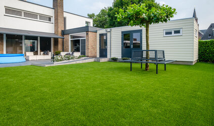 Kunstgras voor schaduwrijke en zonnige tuinen