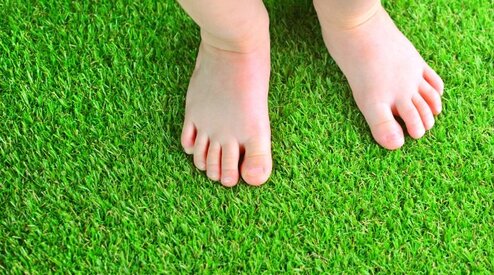 Kunstgras met baby's