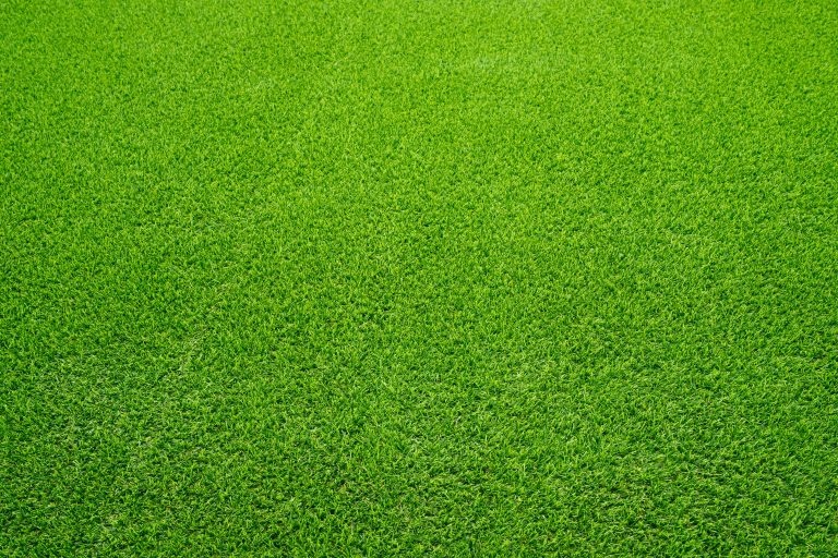 Kunstgras op het balkon