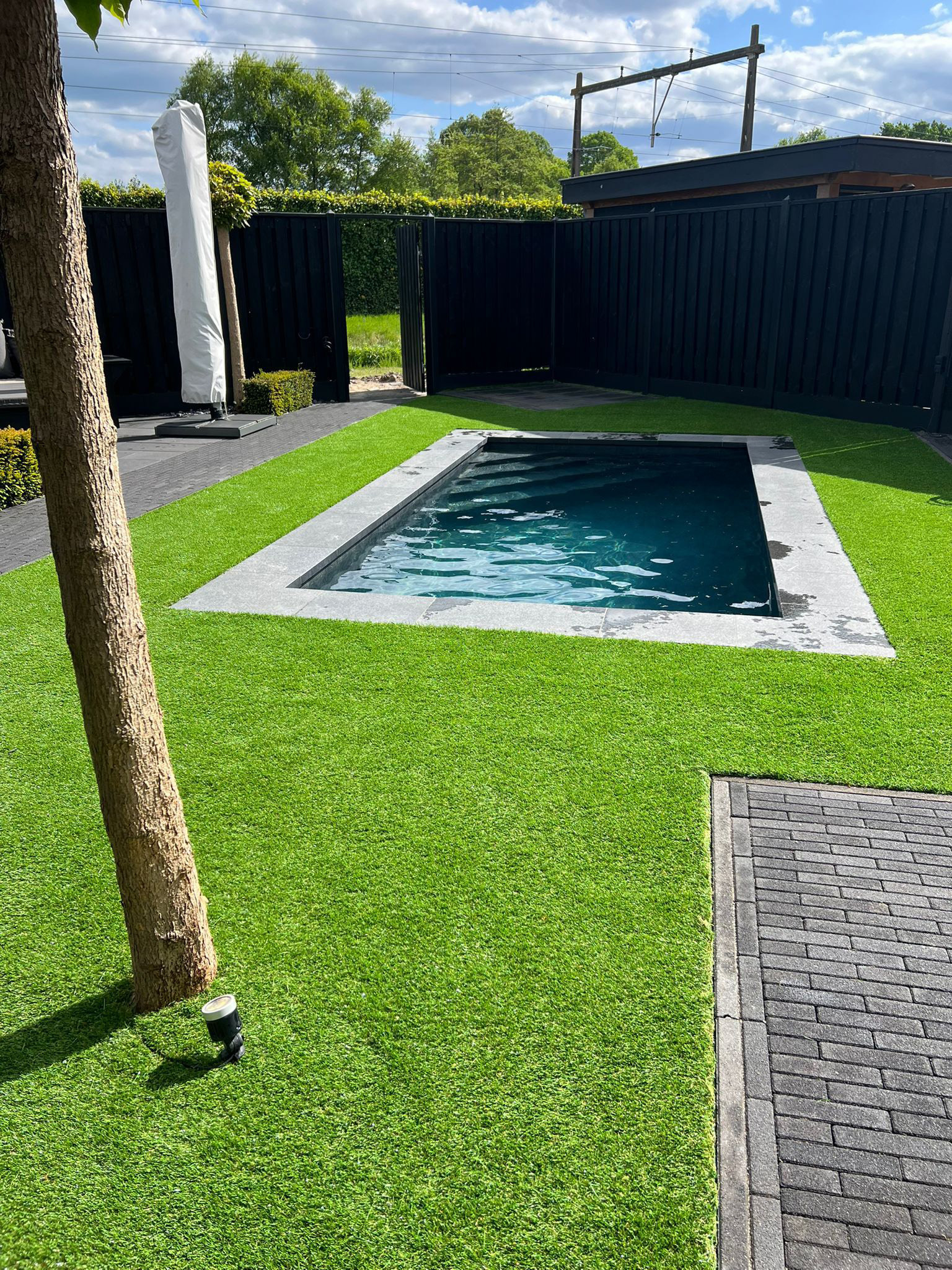 Kunstgras zomerklaar maken 