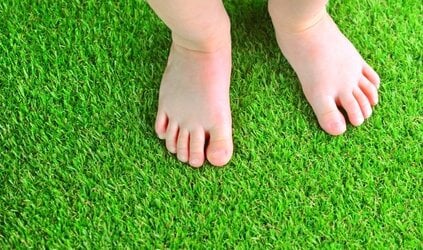 Kunstgras met baby's