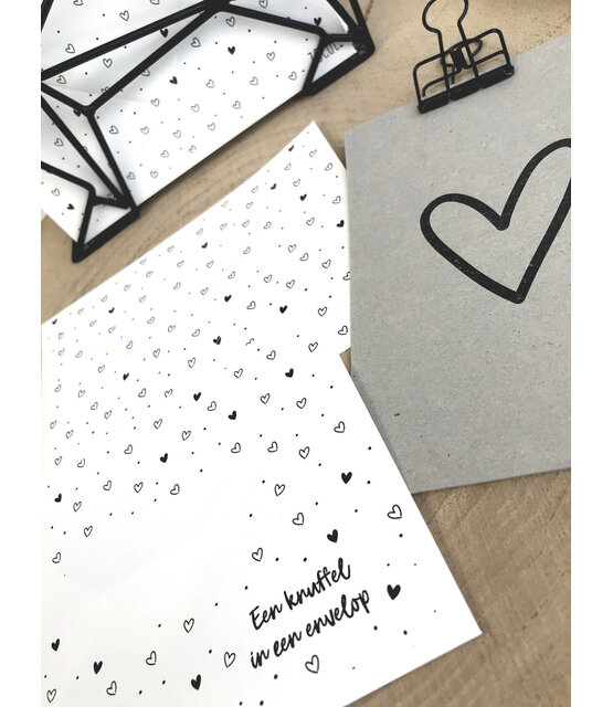 Bedrukte envelop hartjes patroon 'Een knuffel in een envelop'