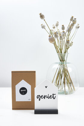 Geniet, cadeautje: huisje met tekst Geniet