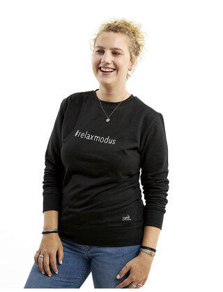 Zwarte sweater met tekst #relaxmodus