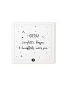 Minikaartje met tekst Hoera! confetti, kusjes en knuffels voor  jou