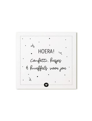 Cadeaukaartje vierkant met tekst Hoera! confetti, kusjes en knuffels voor  jou