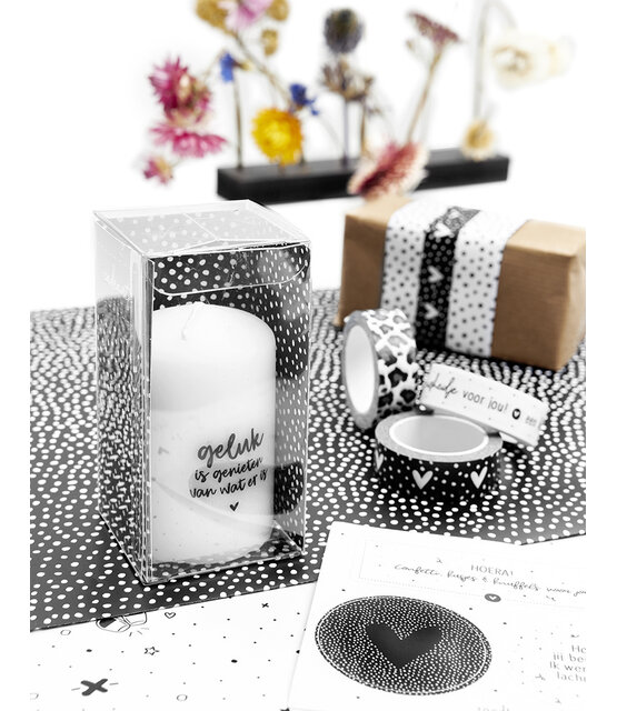 Cadeau: mini kaars Geluk is genieten van wat er is in cadeauverpakking