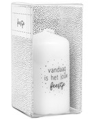 Cadeau: mini kaars 'Vandaag is het jouw feestje' in cadeauverpakking Cadeau: mini kaars 'Vandaag is het jouw feestje' in cadeauverpakking