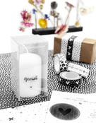 Cadeau: mini kaars 'Geniet' in cadeauverpakking