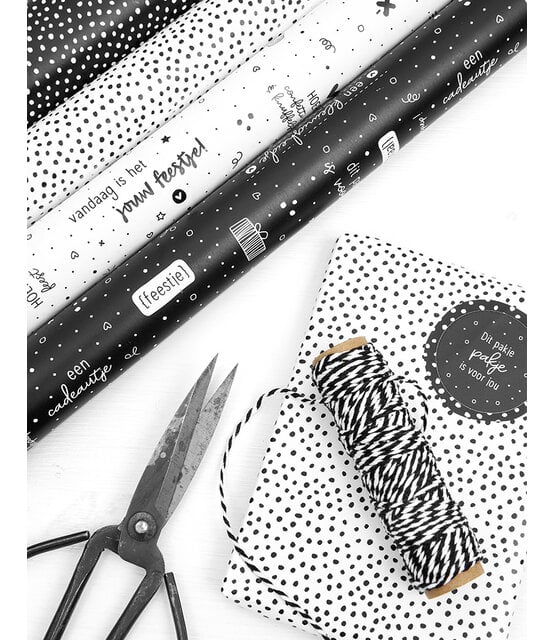 Rol cadeaupapier wit met zwarte dots 50x300cm
