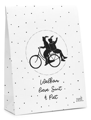 Sinterklaas cadeauzakje wit met zwart patroon tekst 'Welkom lieve Sint en piet'