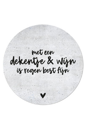 Muurcirkel (binnen) betonlook 'Met een dekentje en wijn is regen best fijn' - 3 formaten