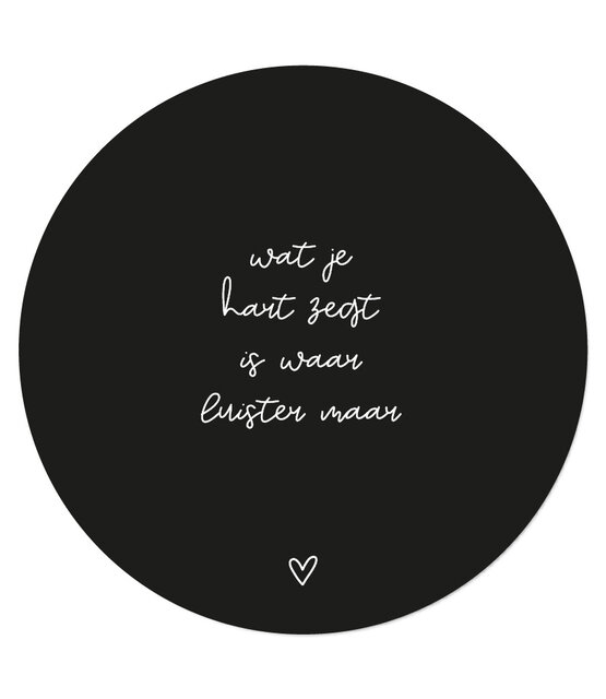Muurcirkel zwart met  tekst 'Wat je hart zegt...'