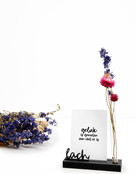 Kaarthouder met vaasje en tekst Lach