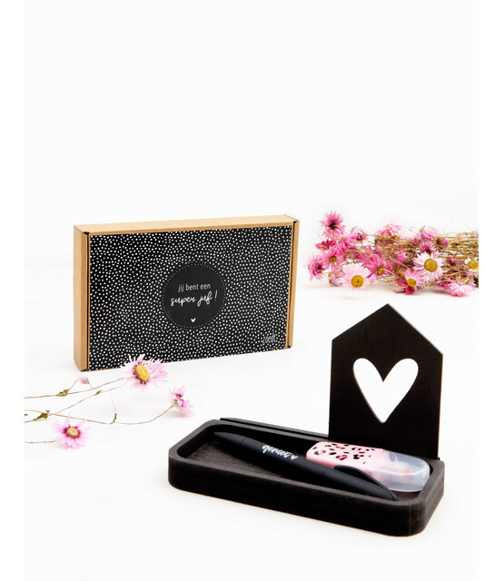 Kaarthouder met vaasje en houten kaartje Kaarthouder met vaasje en houten kaartje