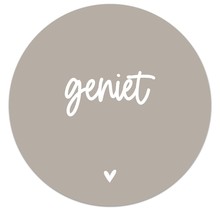 Muurcirkel beige met tekst 'Geniet'