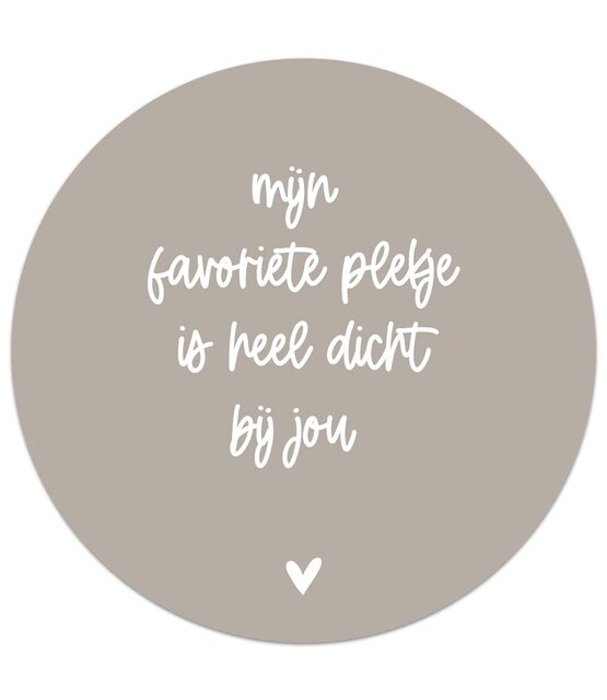 Muurcirkel beige met tekst 'Mijn favoriete plekje is heel dicht bij jou'