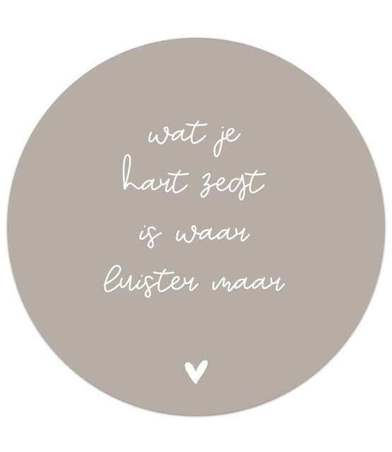 Muurcirkel beige met tekst 'Wat je hart zegt is waar luister maar'