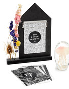 Kaart met tekst 'Geluk is genieten van wat er is'