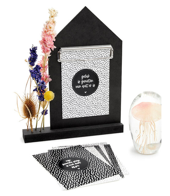 Kaart met tekst 'Geluk is genieten van wat er is'