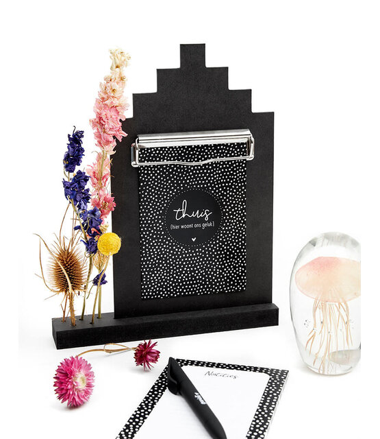 Kaart met tekst 'Thuis hier woont ons geluk'