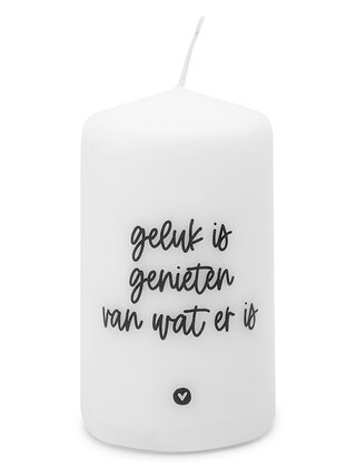 Kaars met tekst 'Geluk is genieten van wat er is'