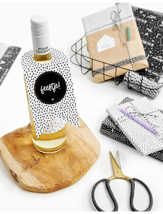 Fleshanger met tekst 'Feestje!'