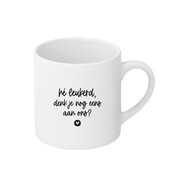 Witte mok met tekst - 'Hé leukerd, denk je nog eens aan ons?' Witte mok met tekst - 'Hé leukerd, denk je nog eens aan ons?'