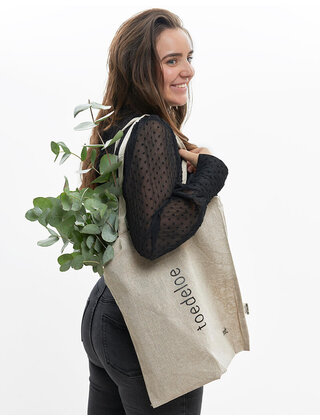Beige katoenen tas met tekst 'Toedeloe' - van gerycled materiaal