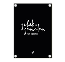 Tuinposter zwart met tekst -  Geluk is genieten van wat er is | 60x80cm