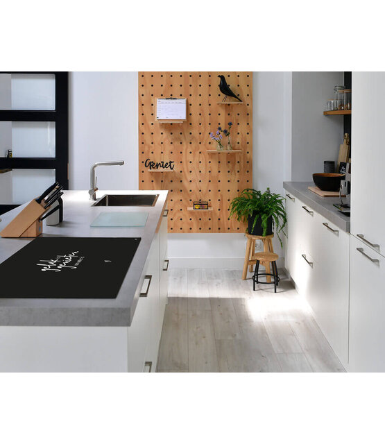 Inductiebeschermer - zwart met tekst 'Geluk is genieten van wat er is'