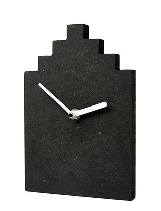 Klok zwart trapgevel