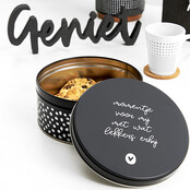 Koektrommel zwart wit met tekst 'Momentje voor mij met wat lekkers erbij'