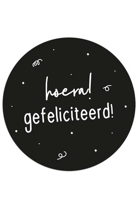 Sticker 'Hoera gefeliciteerd' - zwart wit - 4,5cm