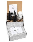 Cadeaupakket - kerstpakket 'Hele fijne feestdagen' - kaarsje en set kerstbomen Cadeaupakket - kerstpakket 'Hele fijne feestdagen' - kaarsje en set kerstbomen