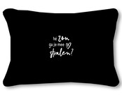 Outdoor sierkussen met tekst 'Hé zon ga je mee stralen?' – Waterafstotend tuinkussen voor buiten – 60x40cm - zwart