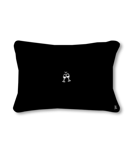 Outdoor sierkussen met tekst 'De voorspelling voor vanavond is 99% kans op wijn' – Waterafstotend tuinkussen voor buiten – 50x30cm - zwart