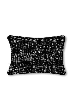 Buitenkussen met zwart wit stippen patroon – Waterafstotend tuinkussen 50x30cm