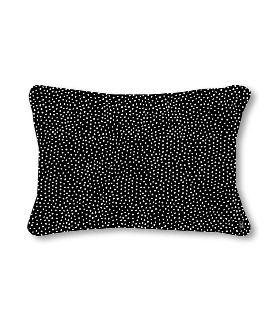Outdoor sierkussen met zwart wit stippen patroon – Waterafstotend tuinkussen voor buiten – 50x30cm - zwart/wit